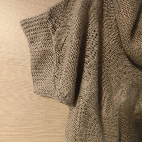 Beige knitted sweater like new, size M