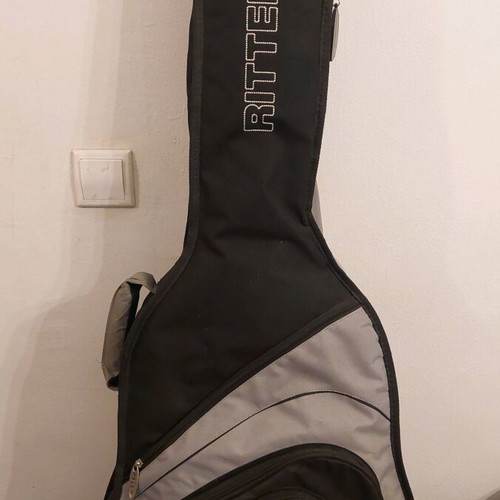 Yamaha C40 classical guitar with Ritter RCG400-C case like new