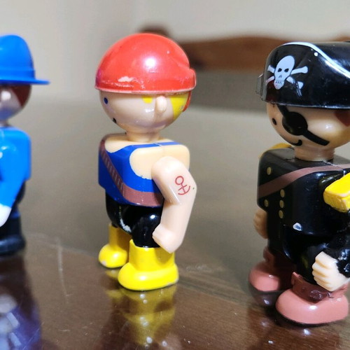 Fisher-Price 90s figures used, police and pirates