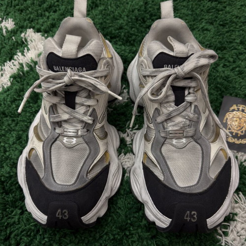 Balenciaga sneakers like new, size 43, white