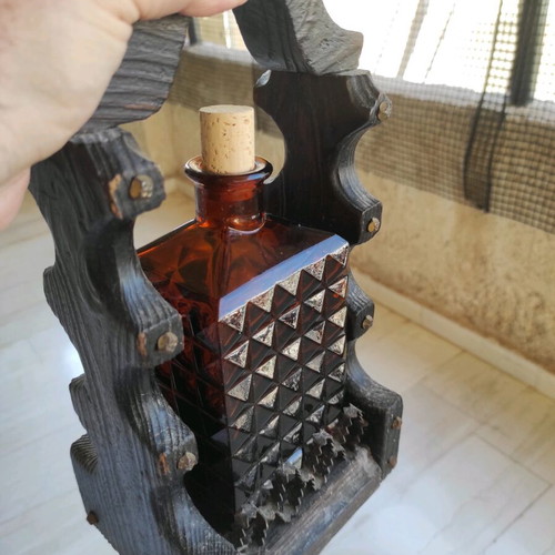 Old Spanish Amber Whiskey Bottle Liquor Decanter with Wooden Holder like new