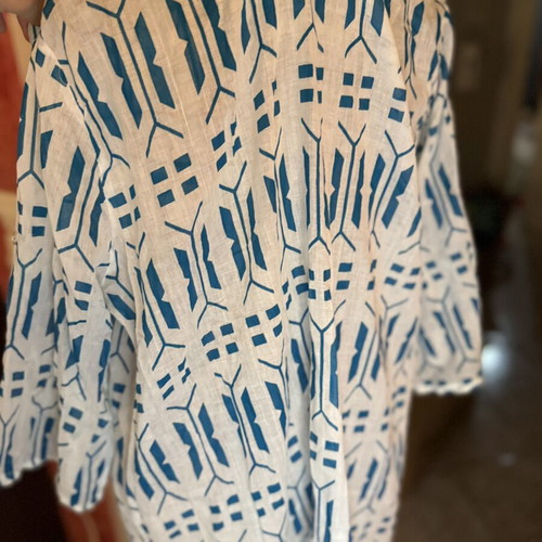 Raj Fashion women's shirt like new, 100% cotton, geometric print