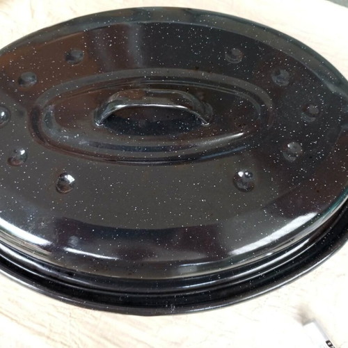 Enamel Roasting Pan like new with lid, 30 cm length