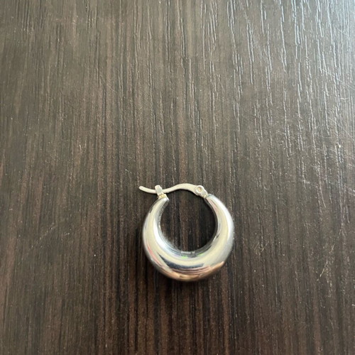 Single earring like new with clasp