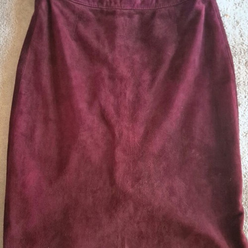 Midi suede skirt burgundy like new
