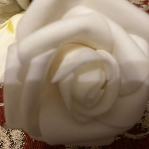 Artificial roses pack of 12, wire stems, like new
