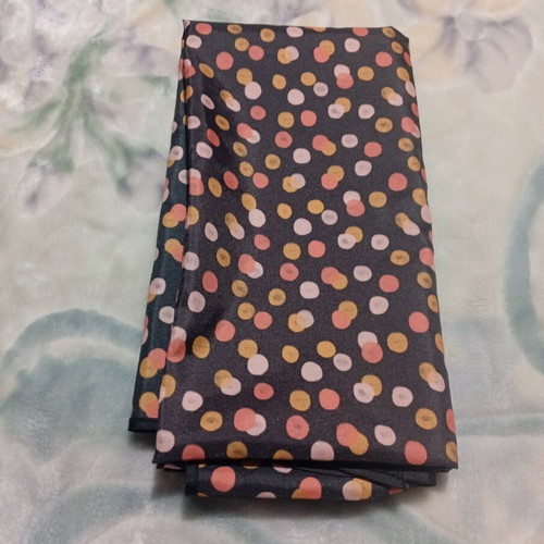 Stain-resistant tablecloth 1.50x1.50 like new