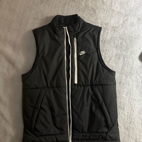 Nike Therma Fit sleeveless vest size M, new, black
