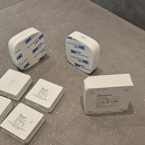 Sonoff IoT Temp and Humidity Set like new with hub and 6 sensors