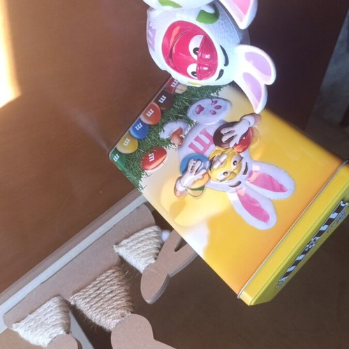 M&Ms Easter set new with metal box and wooden decoration