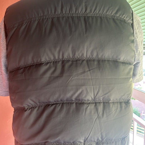 Nike Windrunner Reversible Puffer Vest Size M like new, black and white