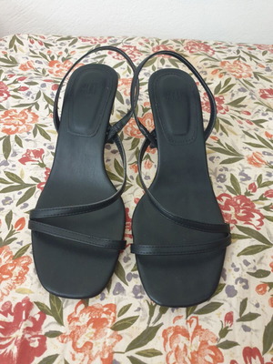 H&M black sandals with low wide heel size 36 like new