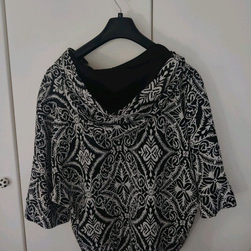 Women's pullover like new, size XL, black and white