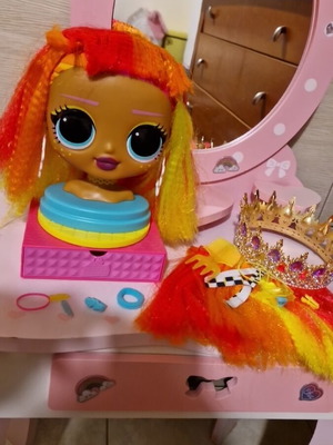 L.O.L. Surprise! O.M.G. Styling Head Neonlicious like new