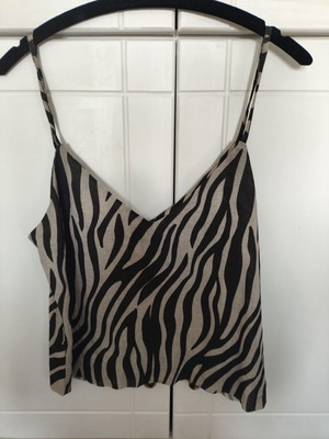 Bershka leopard print top like new, size large, beige and black