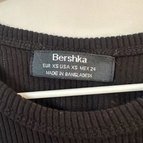 Black top like new, tight and comfortable, size S