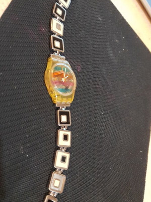 Swatch vintage women's watch needs battery