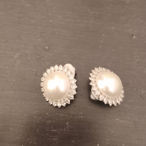 Agapitos earrings like new, clip-on, white