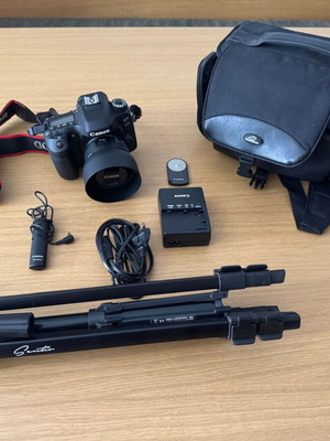 Canon EOS 80D φωτογραφική μηχανή σαν καινούργια με φακό EF 50mm f/1.8 STM και αξεσουάρ