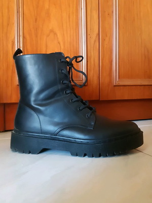Shein black unisex boots size 39 like new