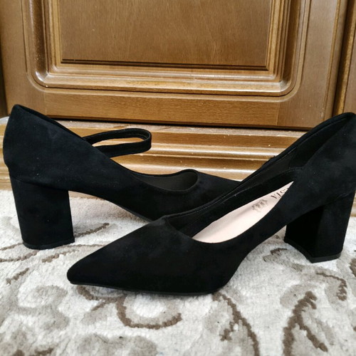 Women's black pumps size 39 like new, unworn