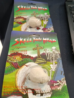 Παιχνίδι Skeleton Head 90's Halloween σαν καινούργιο, μεγαλώνει στο νερό