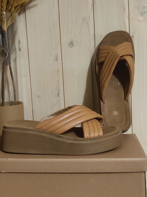 Voi & Noi Camel Flatform Sandals like new, size 38