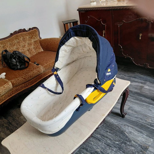 Chicco Port Bebe bassinet like new with adjustable height