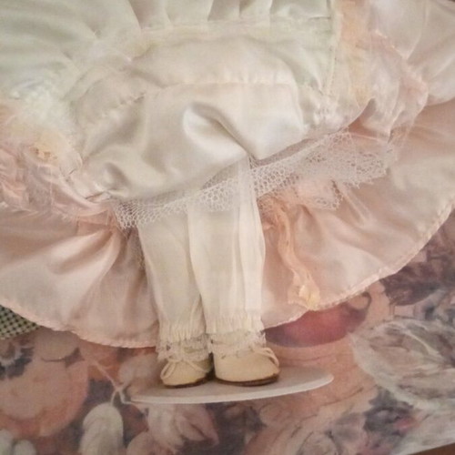 Porcelain collectible doll with base like new, 33 centimeters