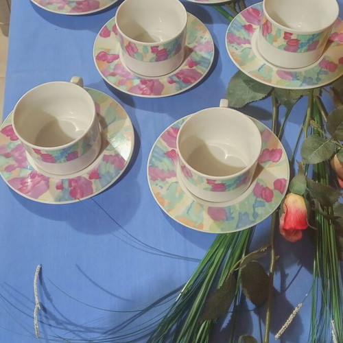 China tea set with 6 cups and saucers, creamer, sugar bowl, and teapot
