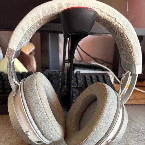 Razer Kraken Over Ear Gaming Headset with 3.5mm connection Mercury White