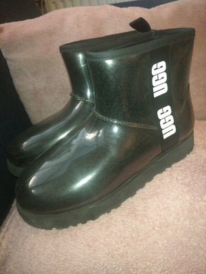 Ugg waterproof boots like new with fur, size 40, black