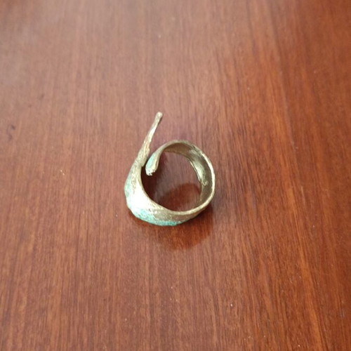 Ring with green details like new