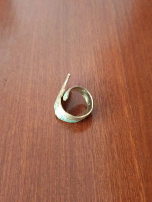 Ring with green details like new