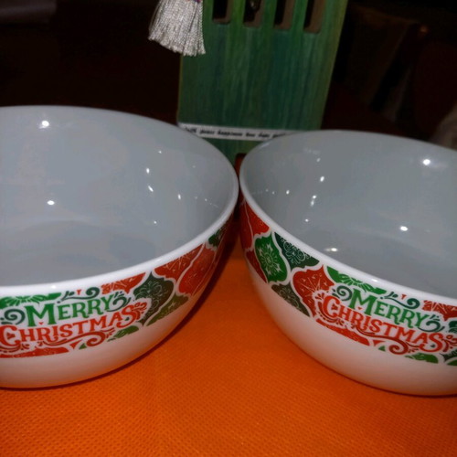 VICKO Christmas bowls like new with wooden decorative gift