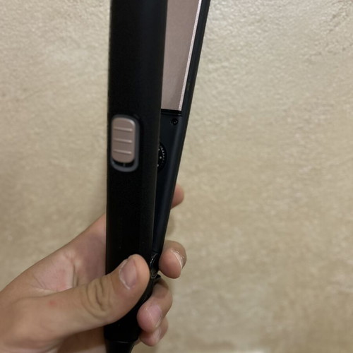 Iden Welt hair straightener with ceramic plates