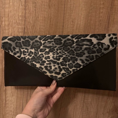 Black clutch bag with gray leopard pattern like new