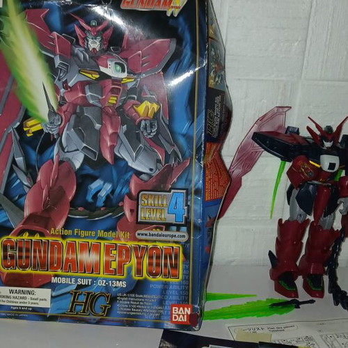 Bandai Gundam Epyon 1995 figure used, missing one hand
