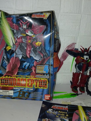 Bandai Gundam Epyon 1995 figure used, missing one hand