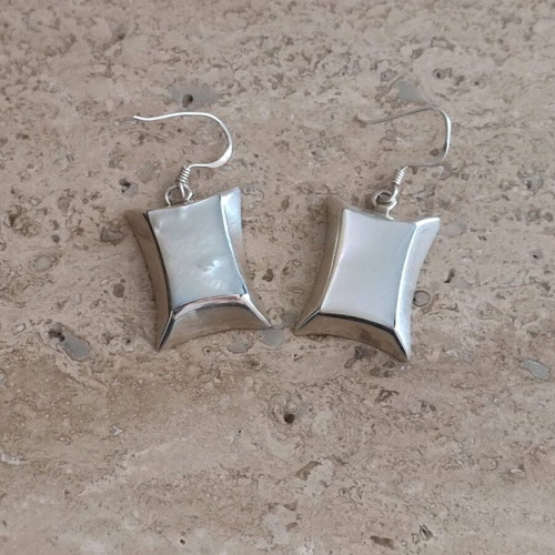 Silver 925 handmade Gianniotika dangling earrings with mother of pearl new