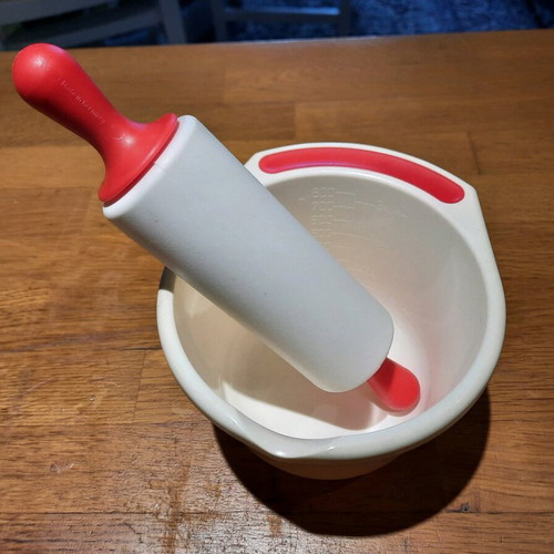 Spielstabil kids kitchen set like new, bowl with measuring and rotating rolling pin