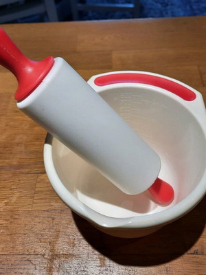 Spielstabil kids kitchen set like new, bowl with measuring and rotating rolling pin