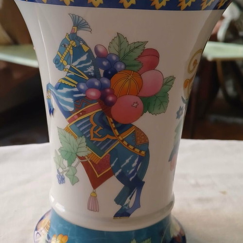 Porcelain vase like new with Exotic Horse design by Hutschenreuther