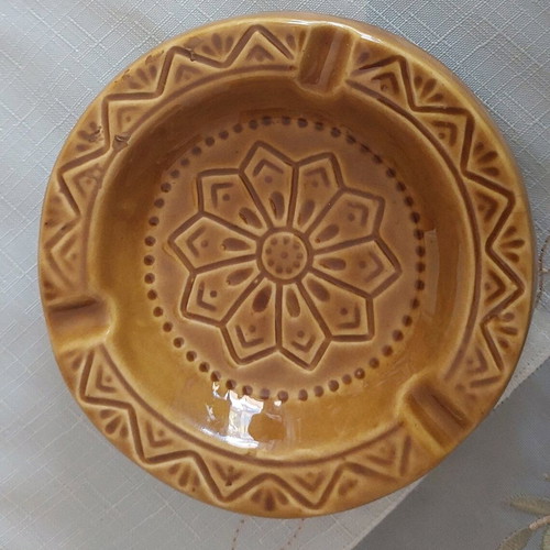 Clay ashtray like new, 12cm diameter