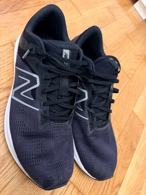 New Balance athletic shoes like new, size 47.5, blue