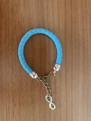 Braided blue bracelet new with clasp
