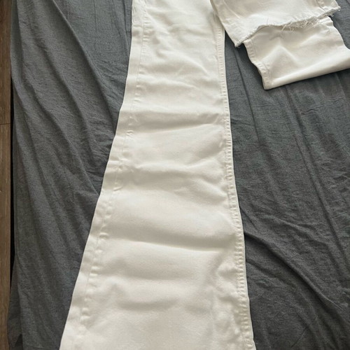 Bershka bell-bottom jeans size 36 narrow like new, white
