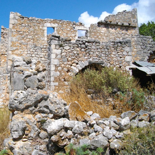 Building with traditional Mani tower on 250 m² plot in Dryalos