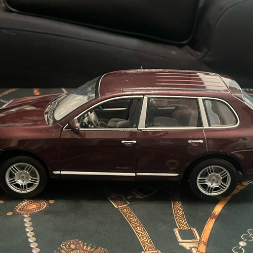 Porsche Cayenne S 1:18 car model used, good condition