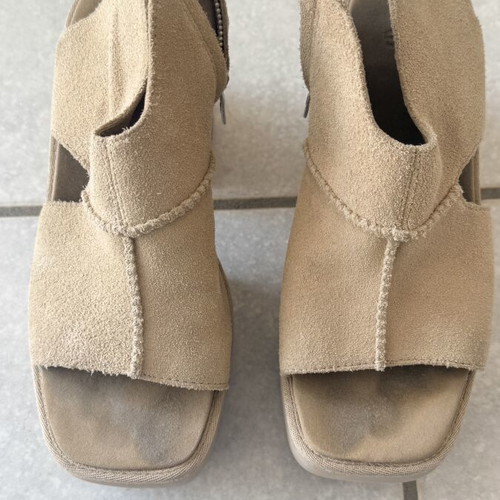 Ugg Goldenstar Hi Cutout Slide beige suede, like new